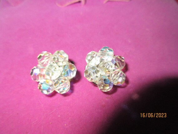 Lovely vintage aurora borealis glass cluster clip on earrings