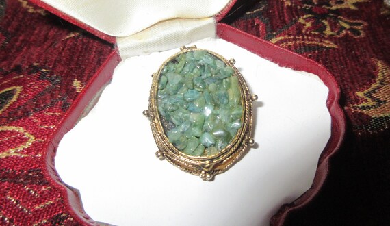 Lovely Vintage  Goldplated green jade Chip brooch signed Hollywood