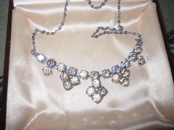 Beautiful vintage silvertone  aurora borealis rhinestone necklace