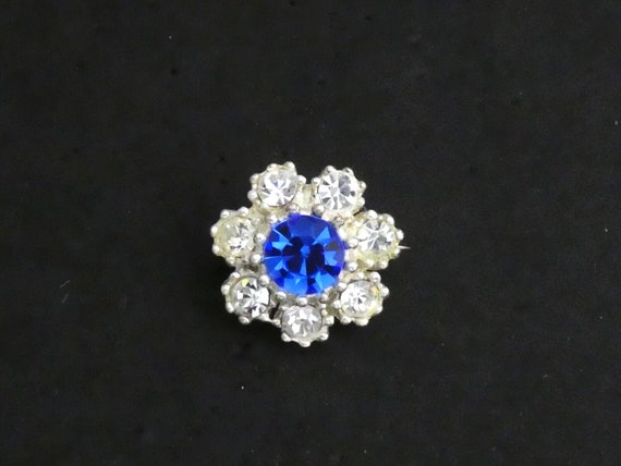 Lovely vintage blue and clear rhinestone flower brooch 1950s