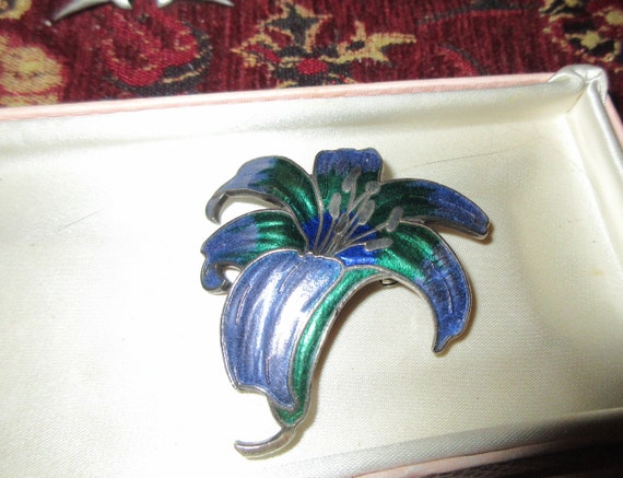 Lovely vintage  blue enamel cloisonne orchid lily flower brooch