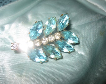 Precioso broche de aguamarina con respaldo de lámina de oro vintage y vidrio transparente