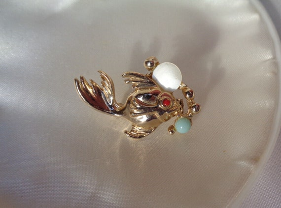 Lovely vintage goldplated Koi Carp mother of pearl fish brooch