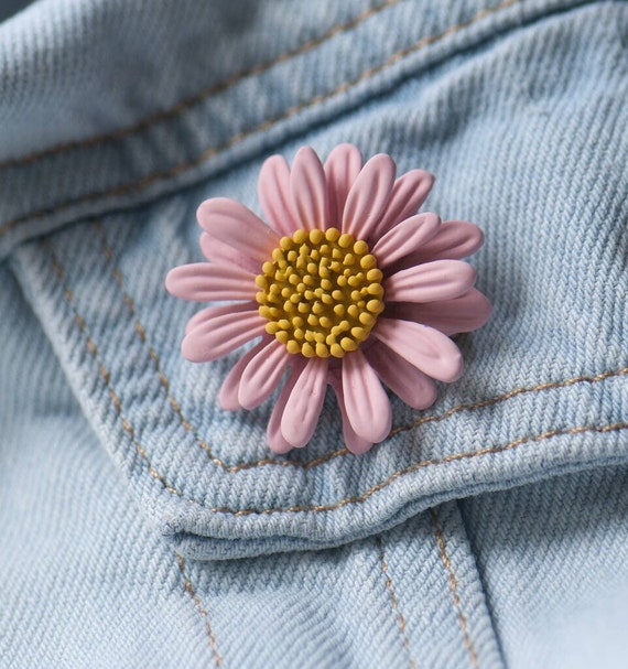 Beautiful vintage pink enamel flower 2 layered brooch