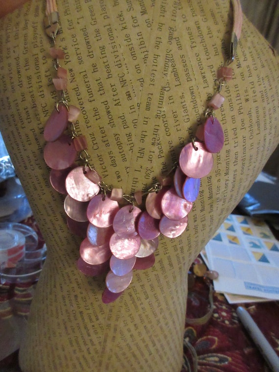 Lovely vintage multi strand genuine pink mother of pearl necklace