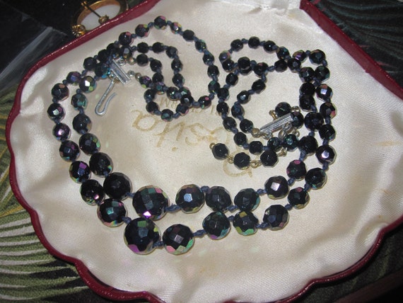 Beautiful vintage 1950s knotted 2 strand  carnival glass necklace