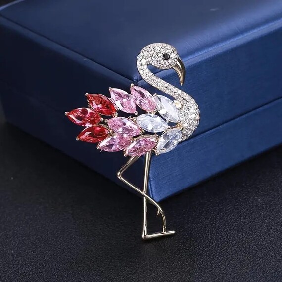 Fabulous sparkly pink and clear rhinestone flamingo bird brooch