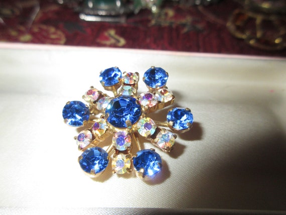 Beautiful vintage gold plated blue rhinestone  rainbow aurora borealis Rhinestone brooch