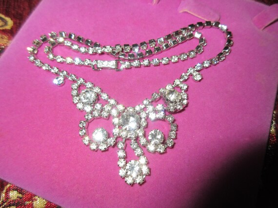 Wonderful  vintage silvertone rhinestone dangle  necklace