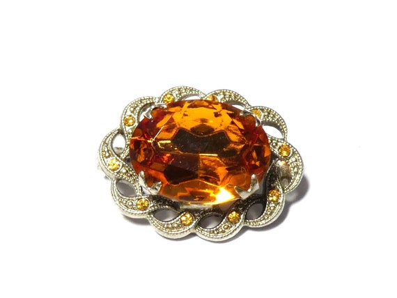 Lovely vintage silvertone cognac rhinestone brooch