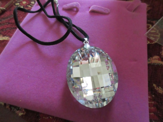 Beautiful vintage faceted glass silver backed  pendant necklace