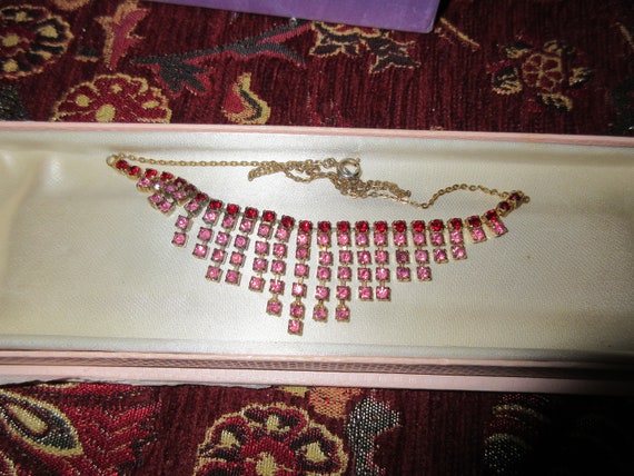 Pretty Vintage goldtone  pink and red rhinestone fringe necklace