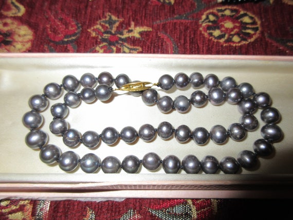 Beautiful natural  black 7mm  freshwater pearl  necklace