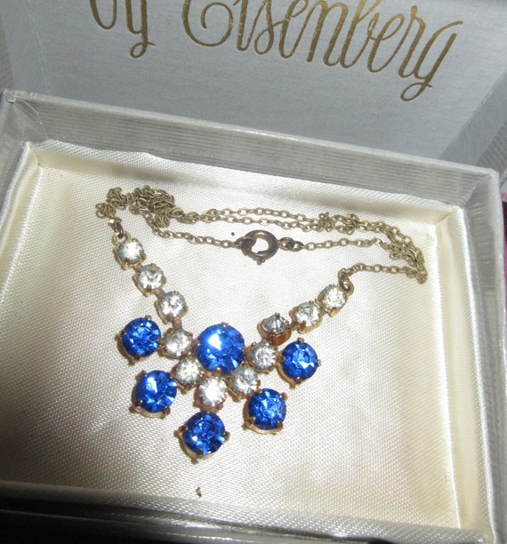 Lovely vintage goldtone sapphire blue and clear glass rhinestone necklace