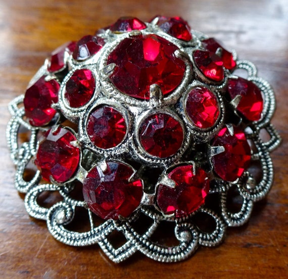 Lovely vintage silvertone filigree ruby red glass domed brooch