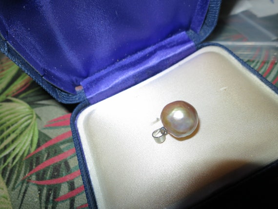 Beautiful Natural  13mm Japanese cultured high lustre Kasumi pearl pendant