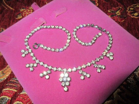 Lovely vintage sparkly silvertone rhinestone necklace