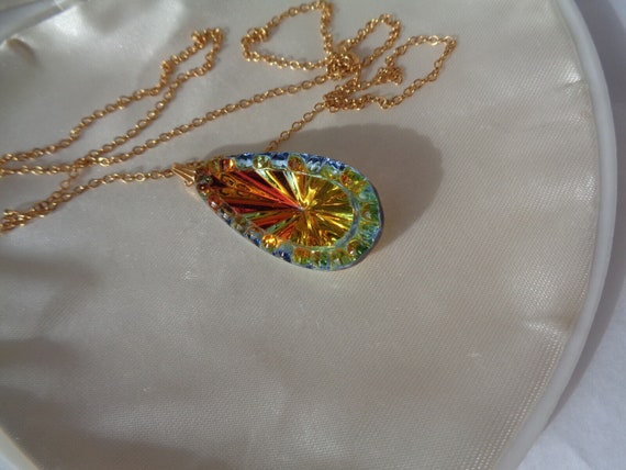 Wonderful Vintage goldplated faceted aurora borealis glass pendant necklace