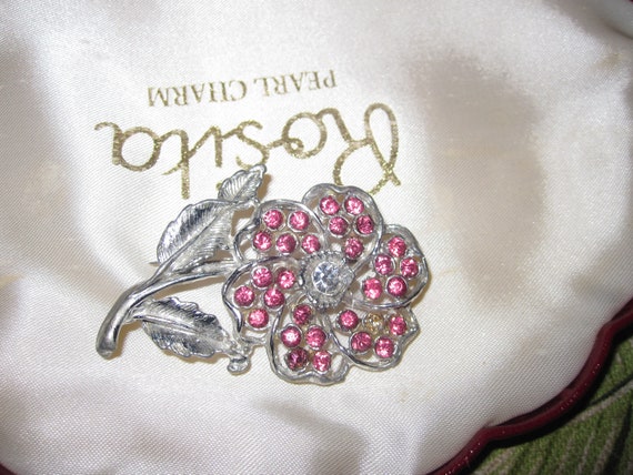 Pretty vintage silvertone floral brooch with pink rhinestones