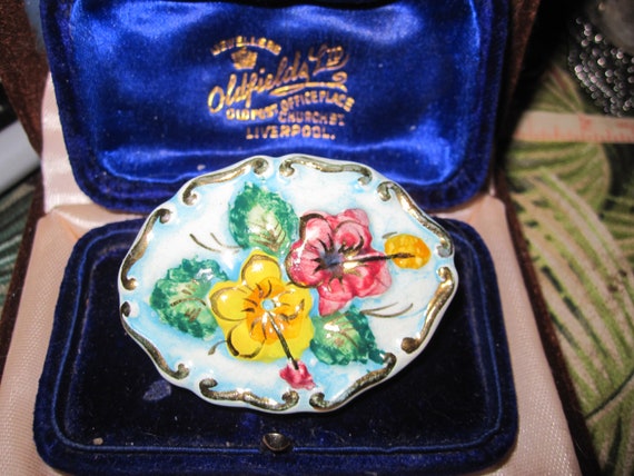 Charming vintage gilt gold hibiscus flower porcelain brooch