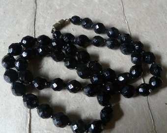 Beautiful Vintage faceted sparkly 10mm black French Jet glass necklace 24"