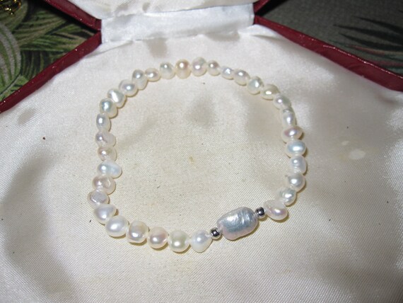 Lovely 6 mm cultured white and grey freshwater pearl  bracelet stretches to fit M - L wrist