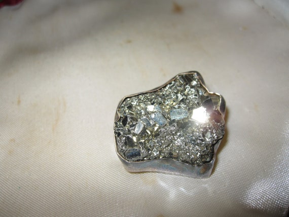 Lovely vintage sterling silver  pyrite geode  brooch Fools Gold