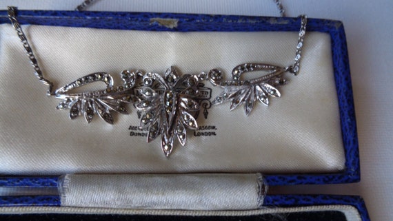 Attractive 1940s silvertone marcasite leaf necklace