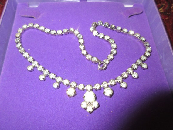 Lovely  vintage silver plated sparkly clear rhinestone necklace