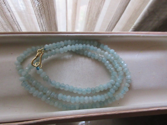 Lovely 4mm faceted raw aquamarine beaded necklace 20" 14ct gold clasp