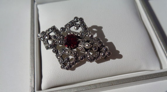 Lovely vintage Deco silverplated marcasite and garnet glass brooch