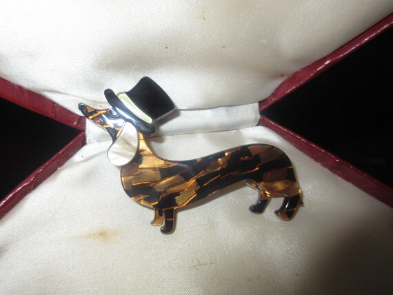 Adorable vintage pearlescent lucite Dachshund dog brooch