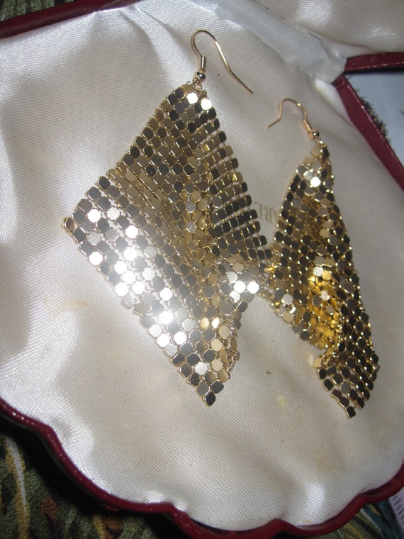 Fabulous metallic gold glo mesh  dropper earrings