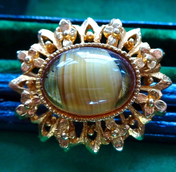 Lovely vintage Scottish Celtic honey banded glass goldplated brooch