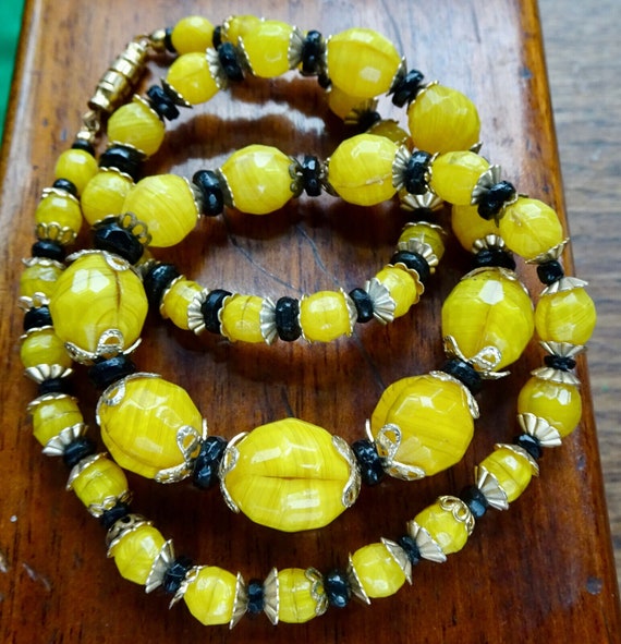 Lovely vintage Deco yellow and black glass  necklace