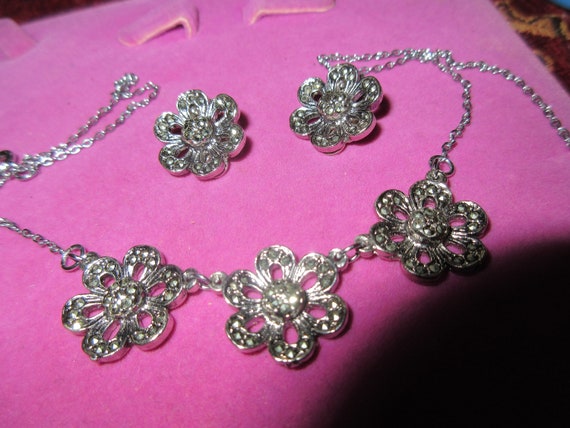 Classic vintage set of silvertone marcasite necklace and clip on earrings
