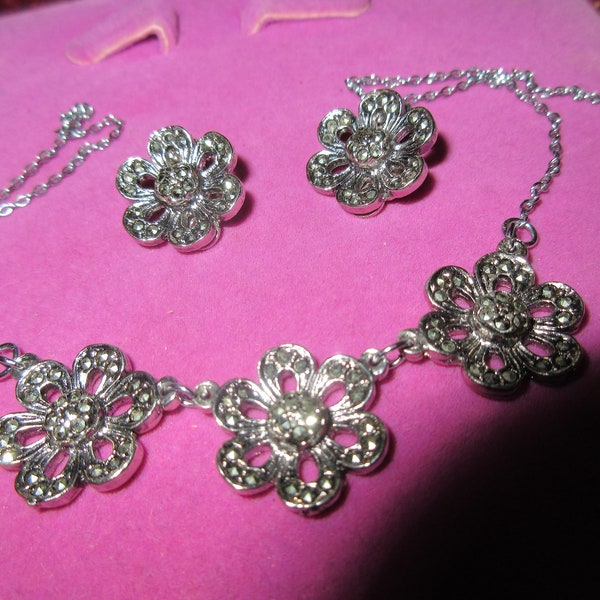 Classic vintage set of silvertone marcasite necklace and clip on earrings