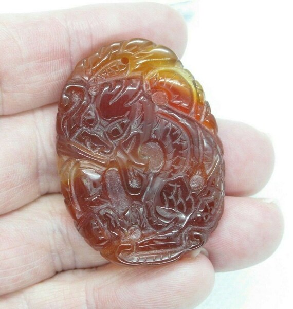 Beautiful vintage Chinese carved agate dragon pendant