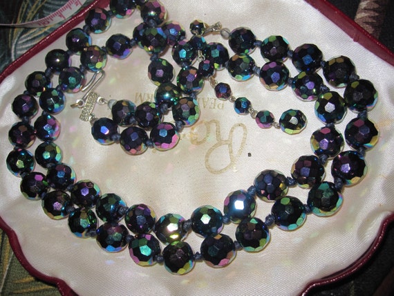 Beautiful vintage 2 Strand knotted carnival glass necklace