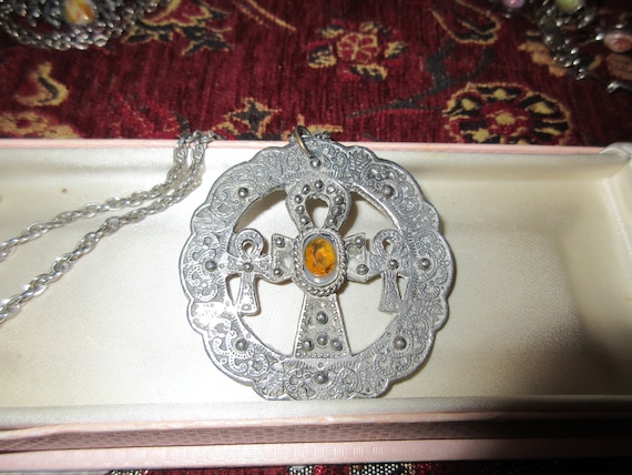 Lovely vintage Scottish Celtic silvertone honey glass pendant necklace