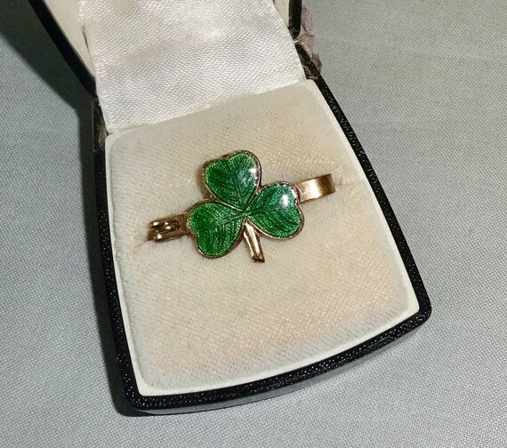 Lovely vintage gold plated glazed green enamel Scottish lucky clover brooch