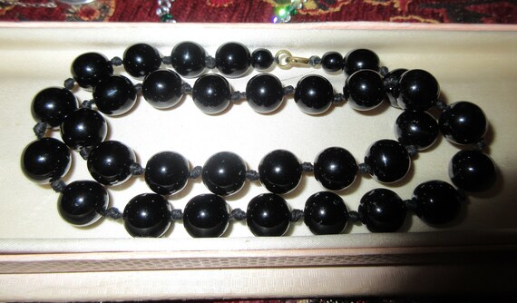 Lovely vintage knotted black glass beaded necklace