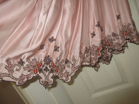 Vintage Alannah Hill pale pink embroidered hem pure silk skirt size 8