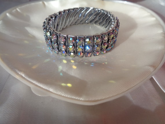 Wonderful vintage aurora borealis rhinestone expansion bracelet