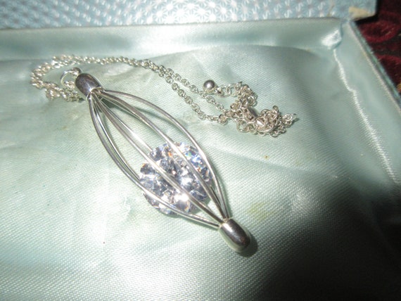 Lovely vintage silvertone caged large 14mm glass rhinestone pendant necklace