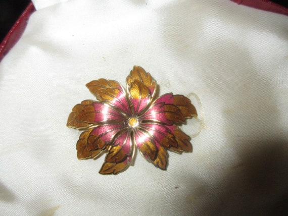 Charming Vintage goldplated 2 layered enamel flower  brooch