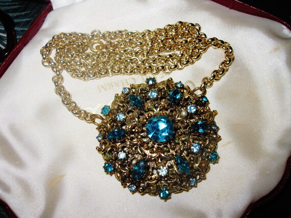 Lovely vintage goldtone teal green glass rhinestone pendant necklace
