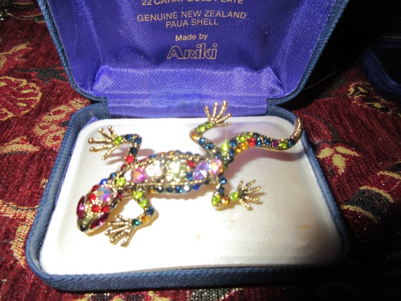 Wonderful sparkly gold plated multicolour AB rhinestone lizard brooch