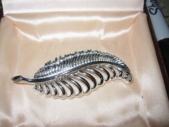 Beautiful vintage silvertone Nouveau style curled leaf brooch made in Canada