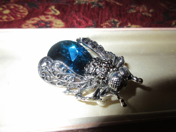 Wonderful Deco style silverplated blue glass bug brooch